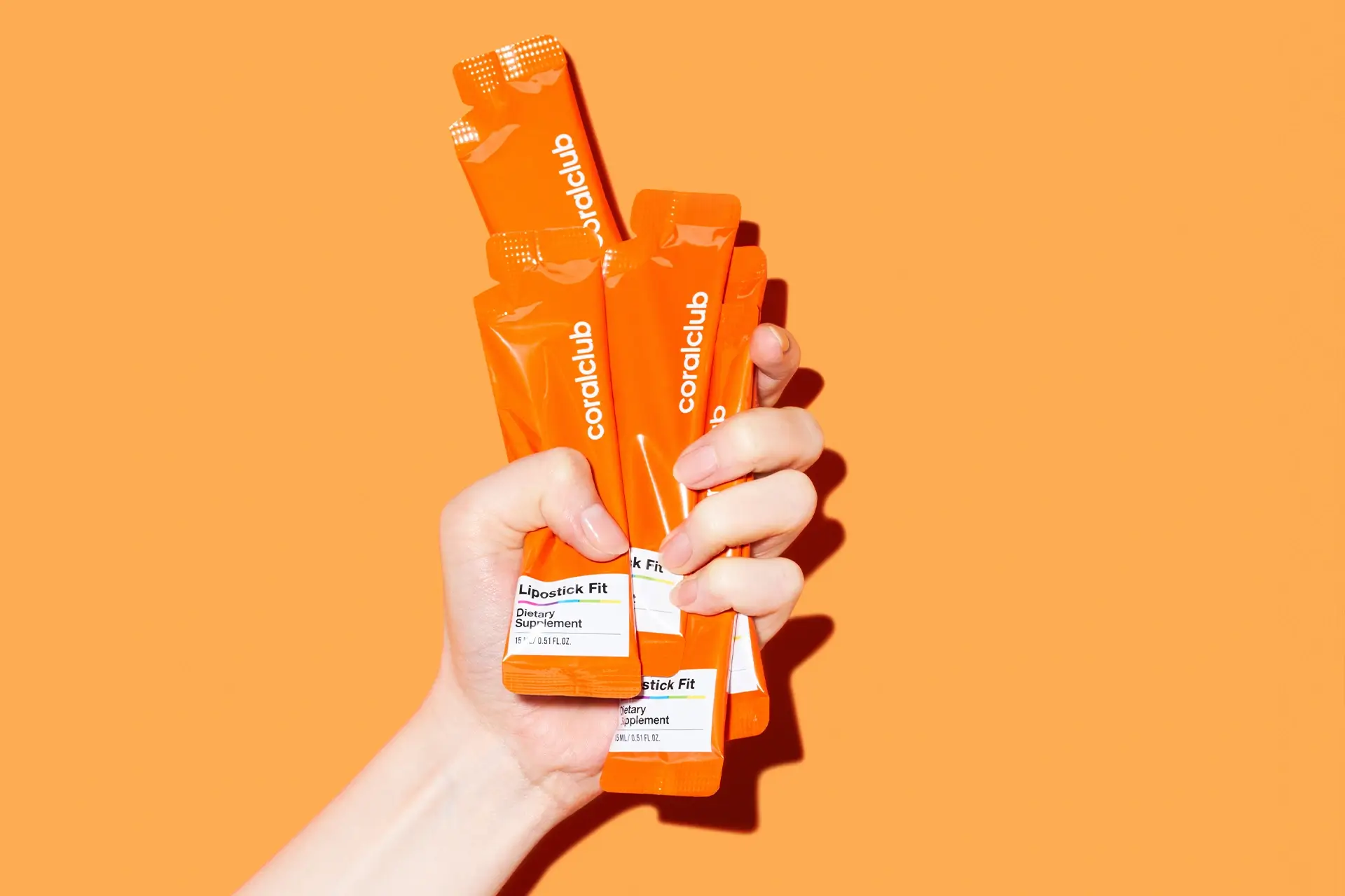 Lipostick Fit – complemento alimenticio con edulcorantes. 60 sobres. Contiene cafeína (1,1 mg en 1 sobre/2,2 mg en 2 sobres). No recomendado para niños ni mujeres embarazadas. Volumen: 900 ml (60 х 15 ml).